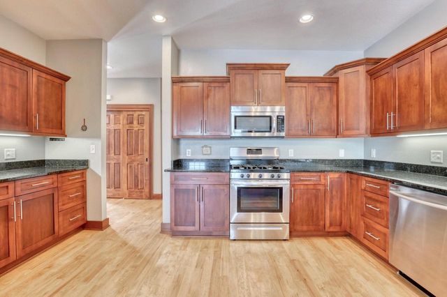 9067 S Cordgrass CIRCLE E, Franklin, WI 53132