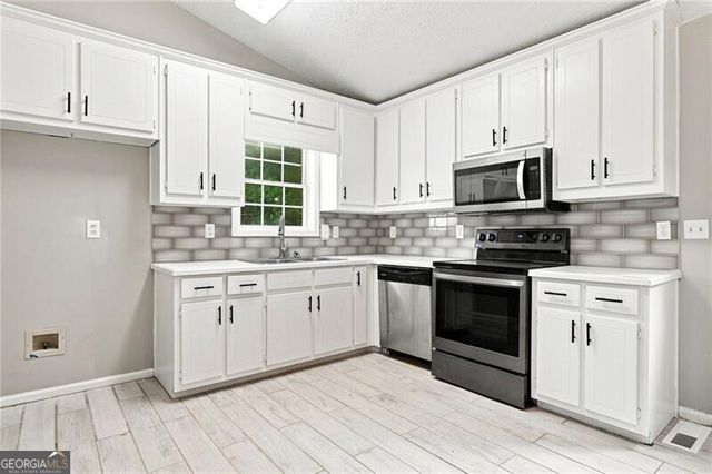 3949 Edgebrook Drive, Flowery Branch, GA 30542