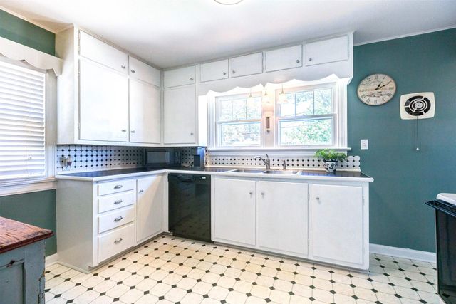 340 W Ellsworth Ave, Salina, KS 67401