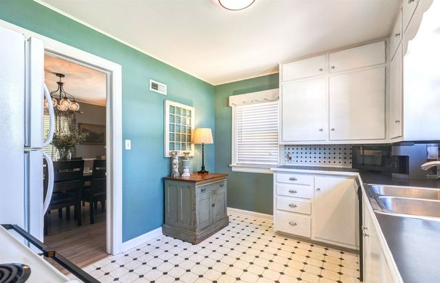 340 W Ellsworth Ave, Salina, KS 67401