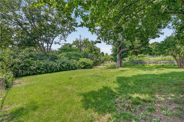 9108 Central Street, Kansas City, MO 64114