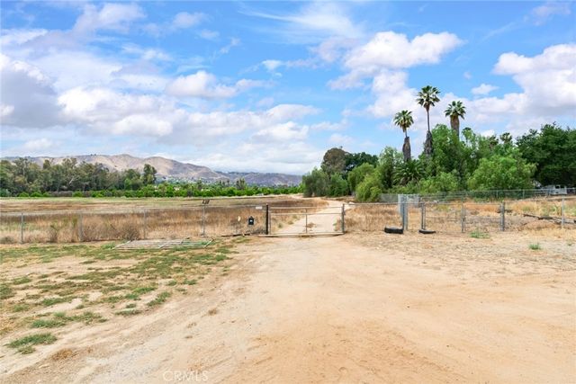 2886 McAllister Street, Riverside, CA 92503