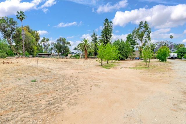 2886 McAllister Street, Riverside, CA 92503