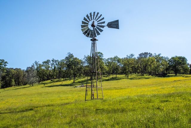 8591 Hogan Dam Rd, Valley Springs, CA 95252