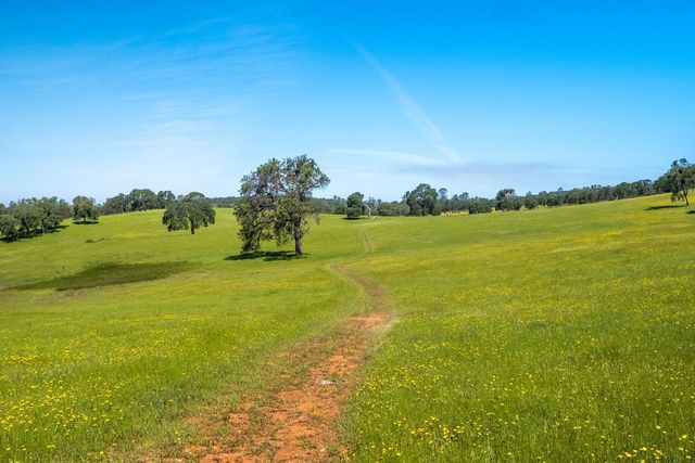 8591 Hogan Dam Rd, Valley Springs, CA 95252