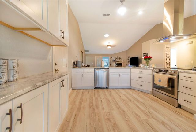 194 S LAKE MARIAM DRIVE, Winter Haven, FL 33884