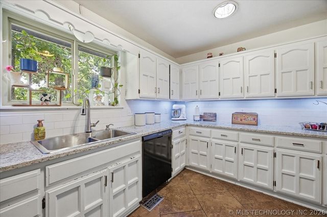 334 Spruce Court, Sand Springs, OK 74063