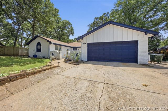 334 Spruce Court, Sand Springs, OK 74063
