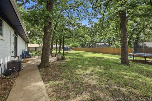 334 Spruce Court, Sand Springs, OK 74063