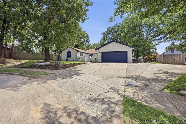 334 Spruce Court, Sand Springs, OK 74063