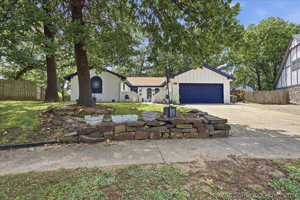 334 Spruce Court, Sand Springs, OK 74063