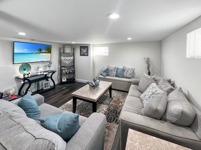82 Kearns Ave, Tiverton, RI 02878
