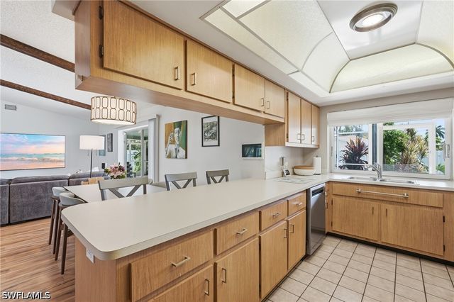 329 SE 16th PL, Cape Coral, FL 33990