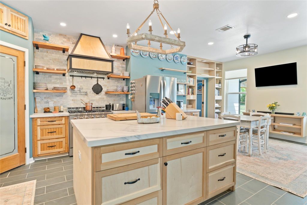 959 Kennings Road, Crosby, TX 77532