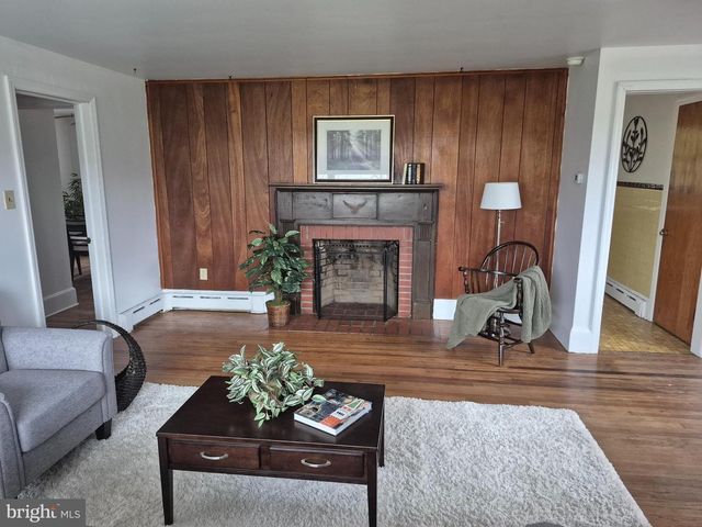 1858 WHITE OAK RD, Strasburg, PA 17579