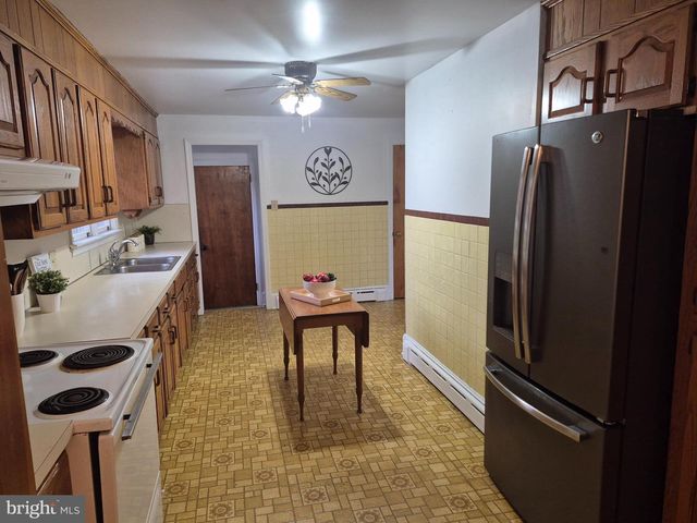 1858 WHITE OAK RD, Strasburg, PA 17579