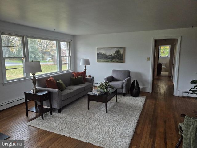 1858 WHITE OAK RD, Strasburg, PA 17579