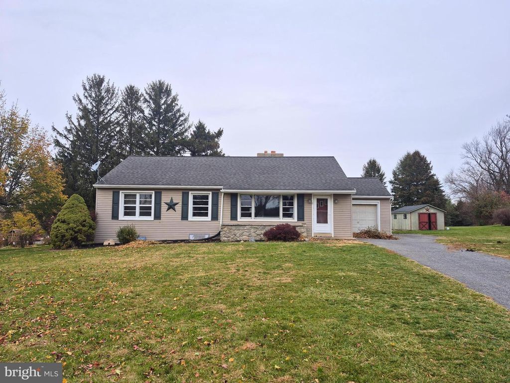 1858 WHITE OAK RD, Strasburg, PA 17579