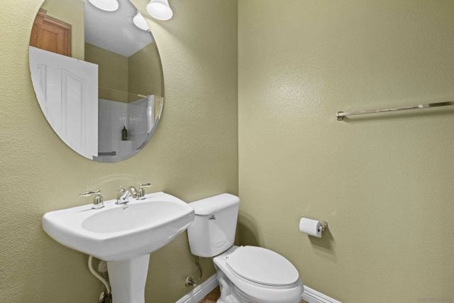 1745 Blue Water Ln, San Marcos, CA 92078
