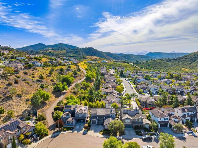 1745 Blue Water Ln, San Marcos, CA 92078