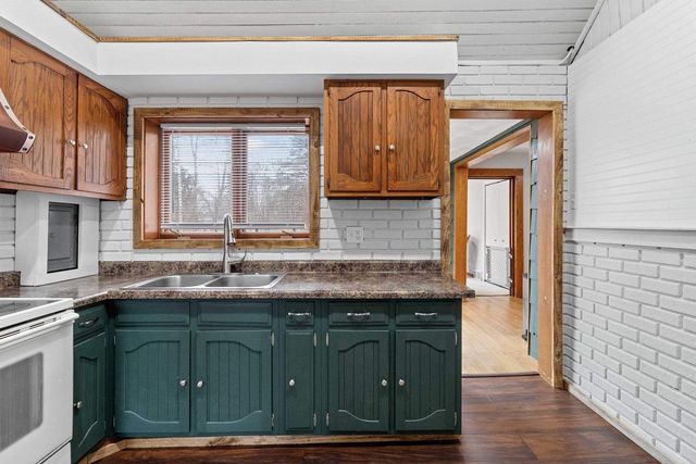 E8557 WEYAUWEGA ROAD, New London, WI 54961