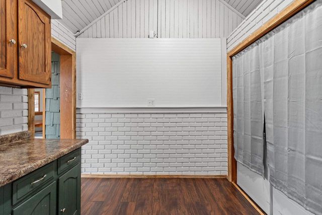 E8557 WEYAUWEGA ROAD, New London, WI 54961