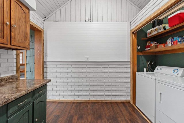 E8557 WEYAUWEGA ROAD, New London, WI 54961