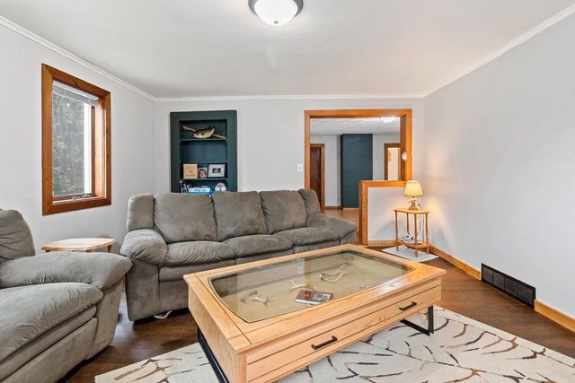 E8557 WEYAUWEGA ROAD, New London, WI 54961