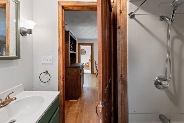 E8557 WEYAUWEGA ROAD, New London, WI 54961