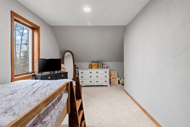 E8557 WEYAUWEGA ROAD, New London, WI 54961