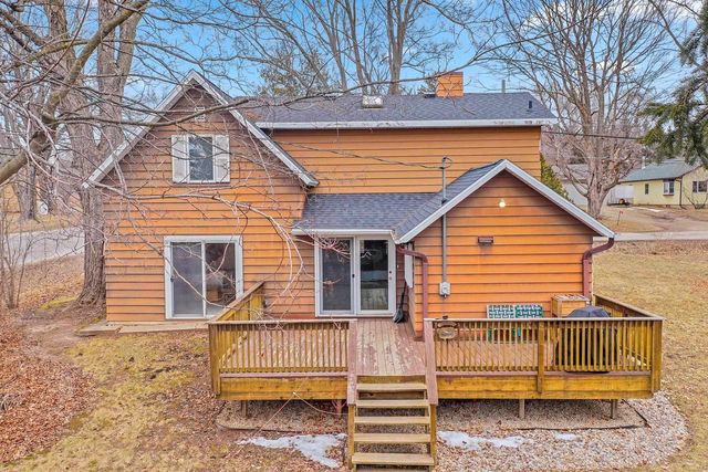 E8557 WEYAUWEGA ROAD, New London, WI 54961