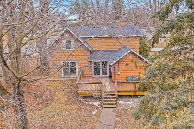 E8557 WEYAUWEGA ROAD, New London, WI 54961