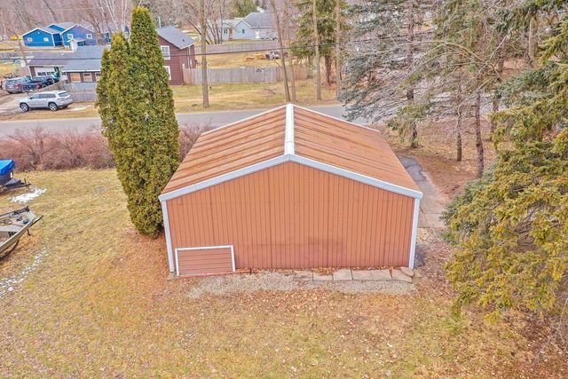 E8557 WEYAUWEGA ROAD, New London, WI 54961