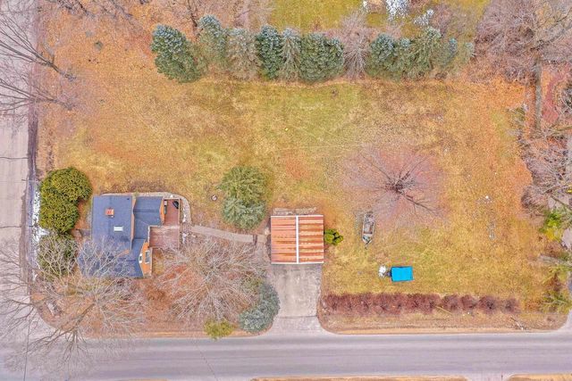 E8557 WEYAUWEGA ROAD, New London, WI 54961