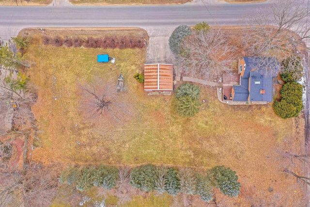 E8557 WEYAUWEGA ROAD, New London, WI 54961