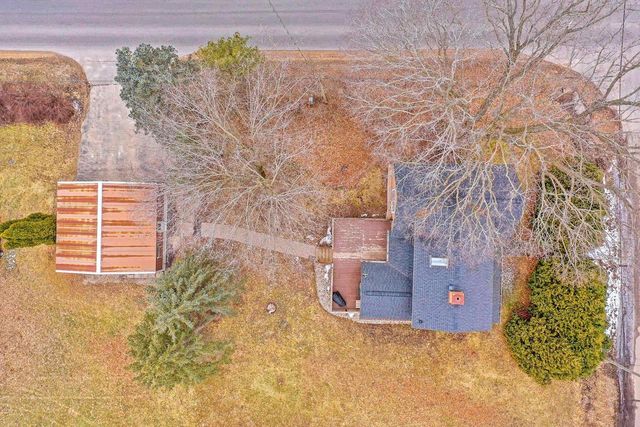 E8557 WEYAUWEGA ROAD, New London, WI 54961