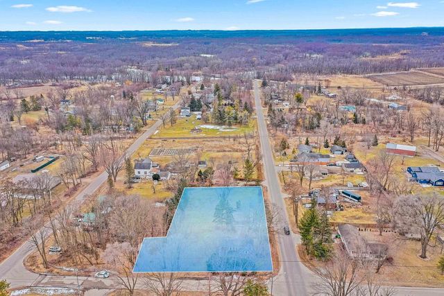 E8557 WEYAUWEGA ROAD, New London, WI 54961