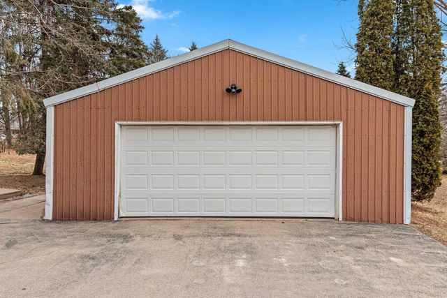 E8557 WEYAUWEGA ROAD, New London, WI 54961