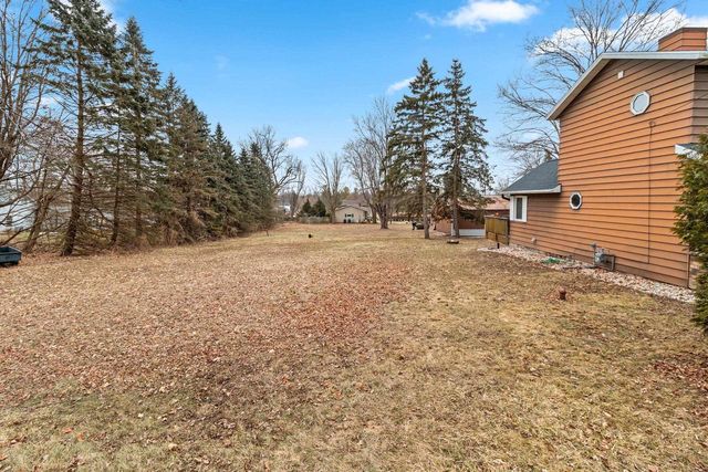 E8557 WEYAUWEGA ROAD, New London, WI 54961