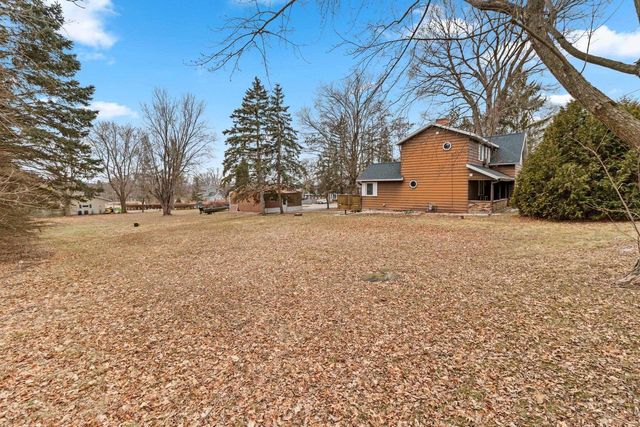 E8557 WEYAUWEGA ROAD, New London, WI 54961