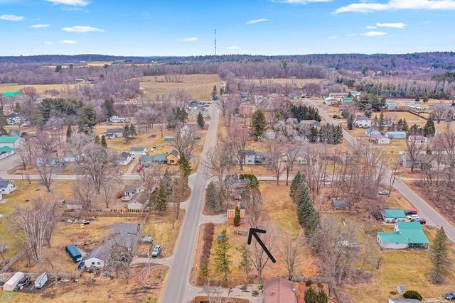 E8557 WEYAUWEGA ROAD, New London, WI 54961