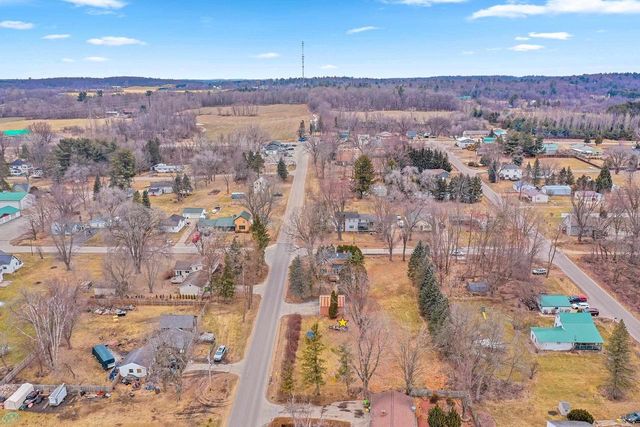 E8557 WEYAUWEGA ROAD, New London, WI 54961