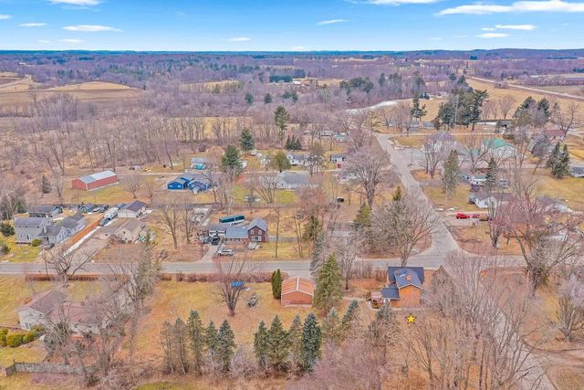 E8557 WEYAUWEGA ROAD, New London, WI 54961