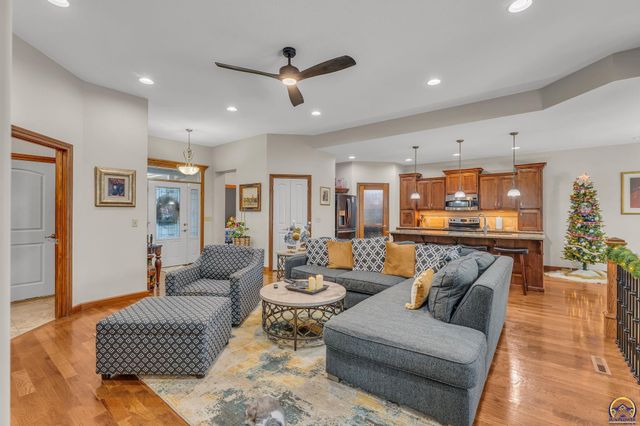 4422 SW Lakeside DR, Topeka, KS 66610