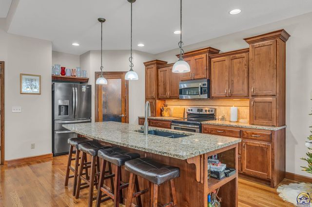 4422 SW Lakeside DR, Topeka, KS 66610