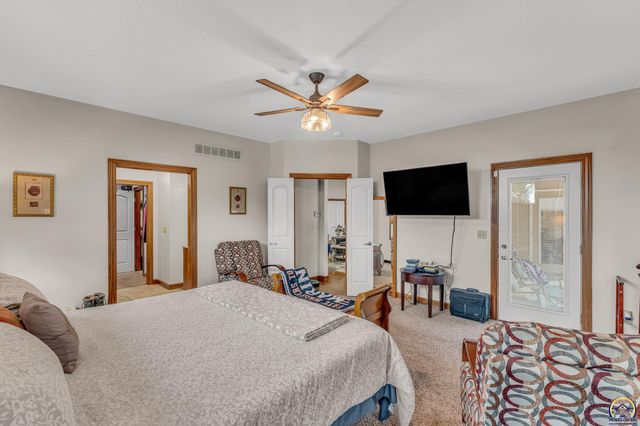 4422 SW Lakeside DR, Topeka, KS 66610