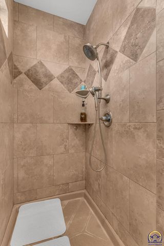 4422 SW Lakeside DR, Topeka, KS 66610