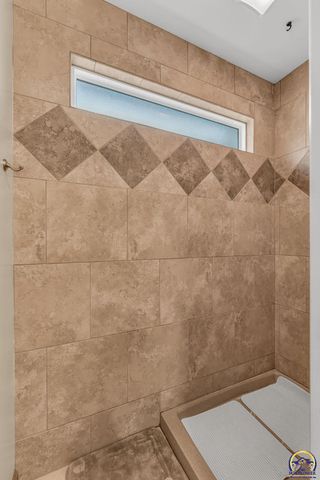 4422 SW Lakeside DR, Topeka, KS 66610