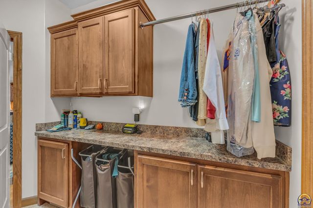 4422 SW Lakeside DR, Topeka, KS 66610