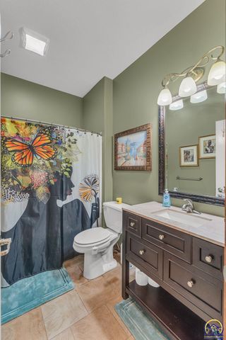 4422 SW Lakeside DR, Topeka, KS 66610